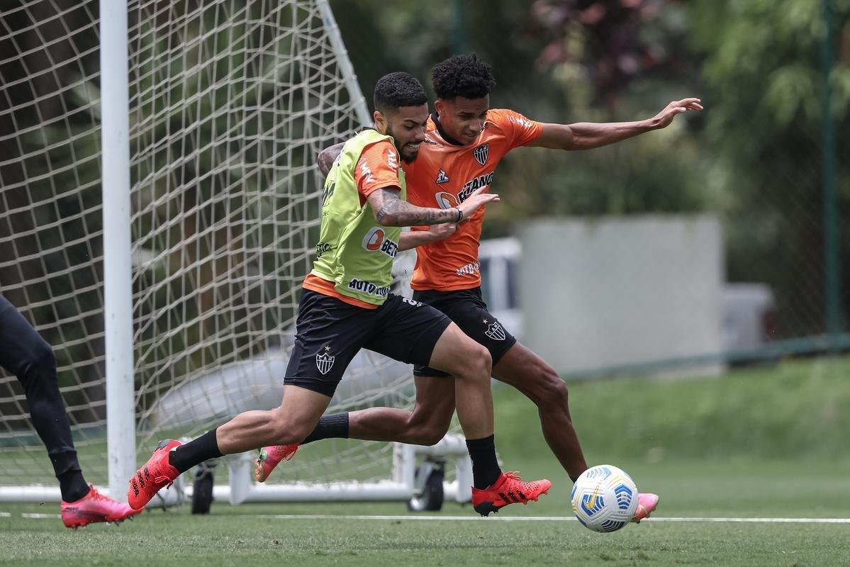 Aps a vitria por 2 a 1 sobre o Cuiab, neste domingo (24), pelo Campeonato Brasileiro, o elenco do Atltico se reapresentou e treinou na tarde desta segunda-feira (25), na Cidade do Galo, em Vespasiano. As atividades visaram o duelo de volta da semifinal da Copa do Brasil, contra o Fortaleza, que ocorrer na quarta-feira (27). Por ter vencido o jogo de ida por 4 a 0, no Mineiro, o Galo tem vaga encaminhada na deciso do principal torneio mata-mata do pas.