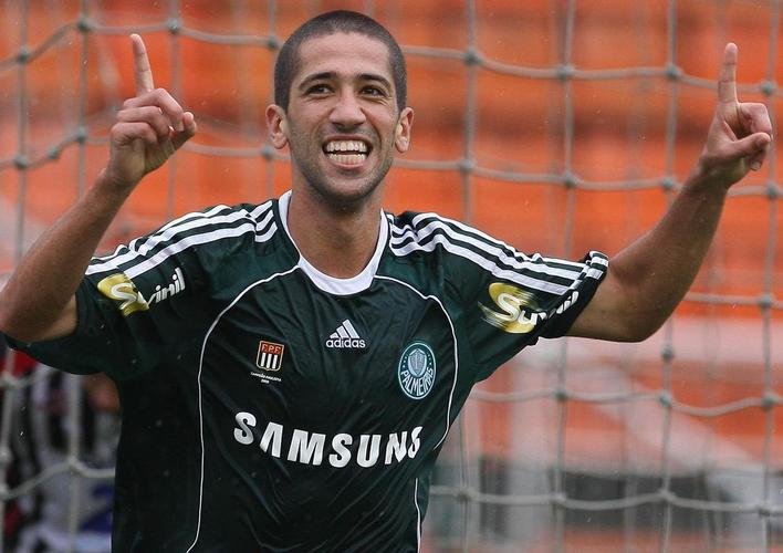 Evandro - Jogou no Palmeiras entre 2008 e 2009. Foi para o Atlético em 2009 e ficou até 2010.