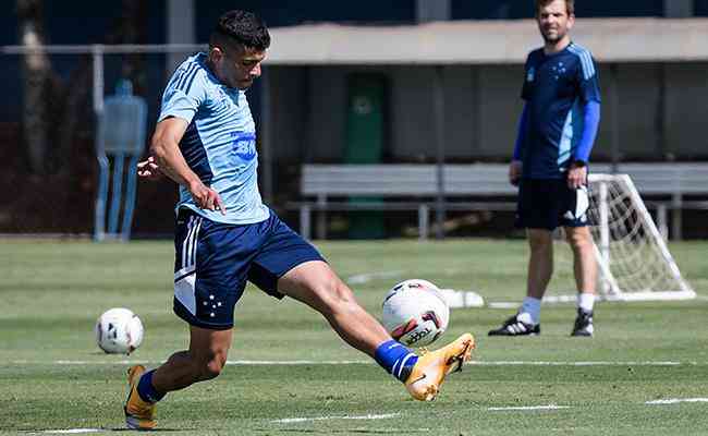 Bruno Rodrigues poder ser escalado mais adiantado, abrindo espao para Wesley Gasolina na ala direita