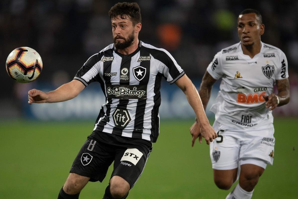 Fotos do duelo entre Botafogo e Atltico, no Estdio Nilton Santos, no Rio, pela ida das oitavas de final da Copa Sul-Americana