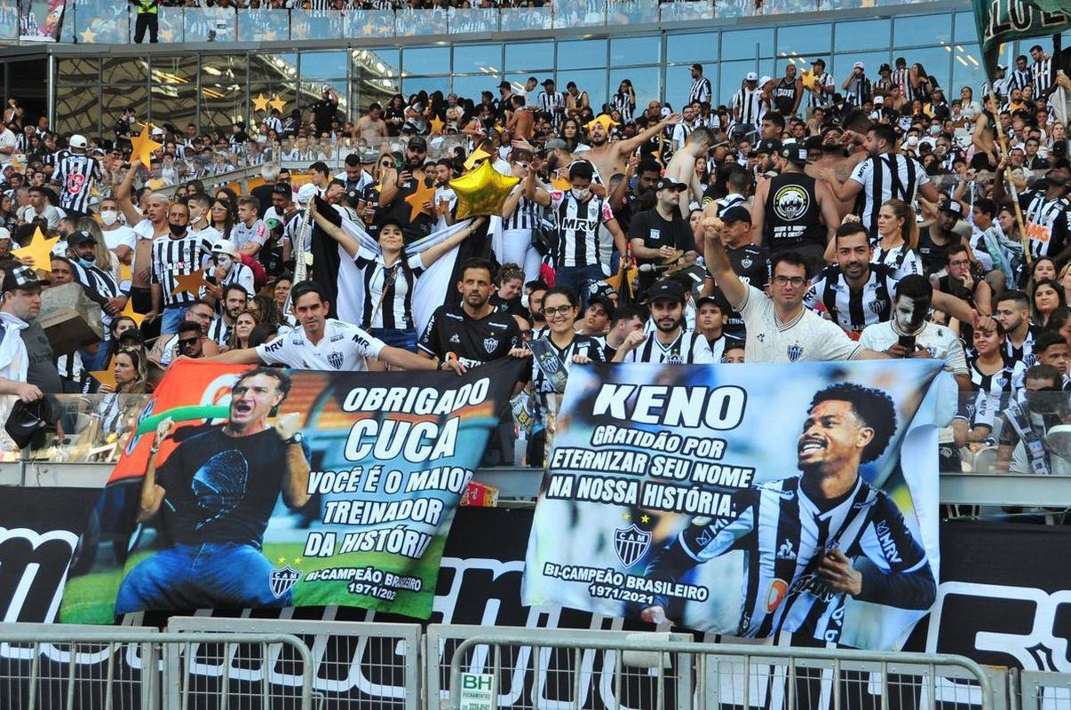 Atleticanos homenageiam no Mineiro familiares que no puderam ver o clube ser bicampeo brasileiro