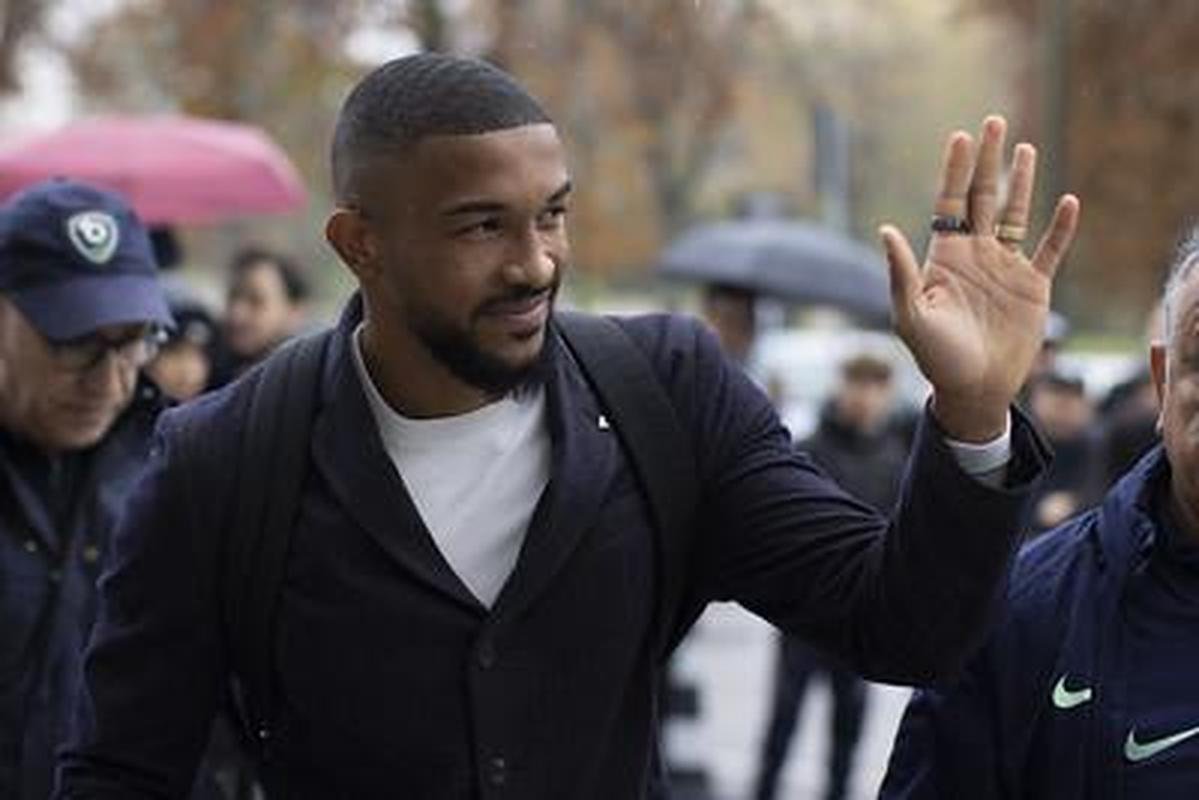 Nesta segunda-feira, os atletas que defendem clubes europeus comearam a se apresentar em Turim. Com isso, a Seleo Brasileira aguarda apenas a chegada de Marquinhos e Neymar 