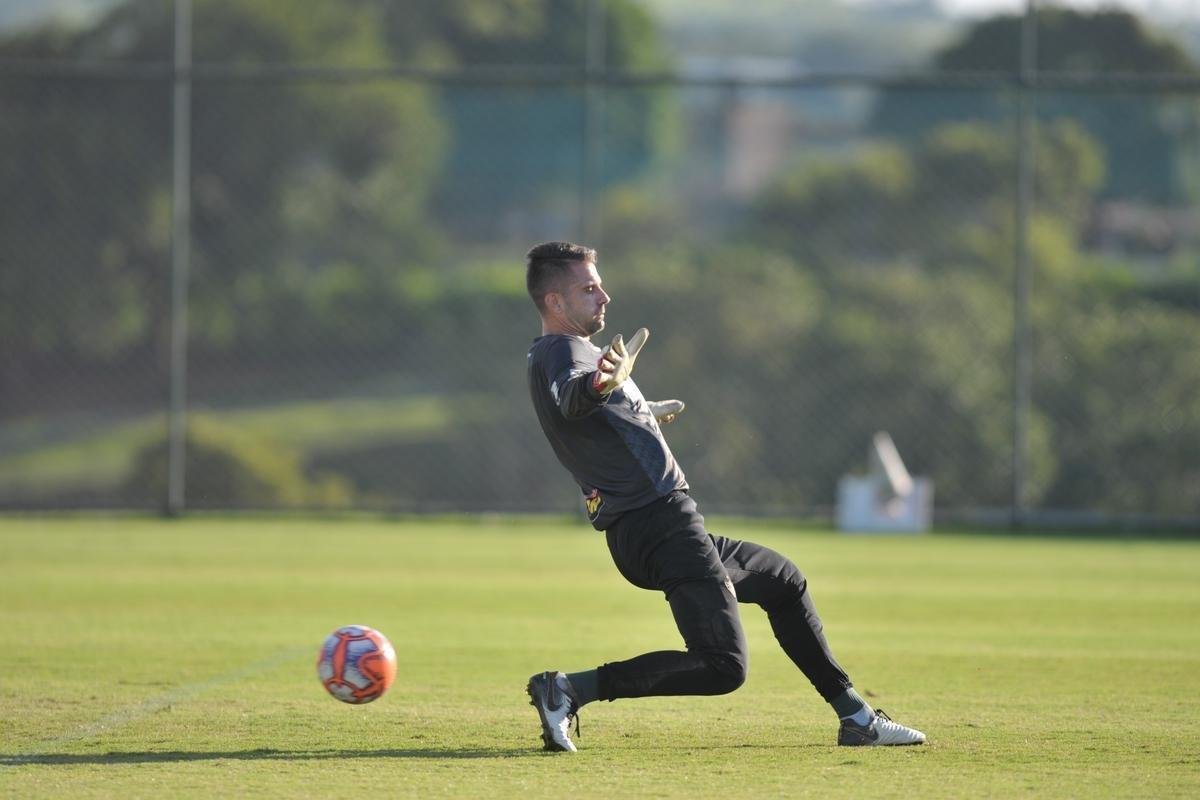 Veja fotos do treino do Atltico
