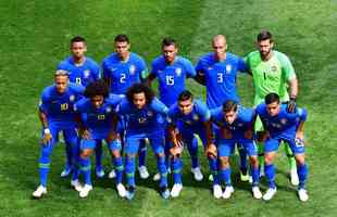 2018 - Camisa azul voltou a ser utilizada em Copas do Mundo na Rssia. O amarelo tambm foi usado no uniforme, bsico