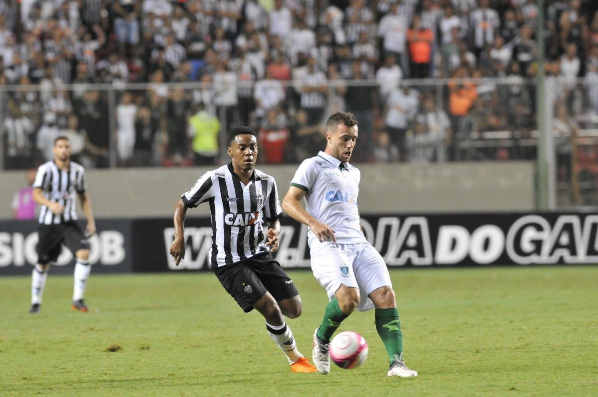 Fotos do primeiro tempo do clssico entre Atltico e Amrica, no Independncia, pela semifinal do Mineiro