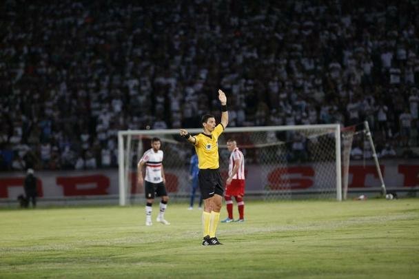 Equipes se enfrentaram no estdio do Arruda pela nona rodada da Srie C.