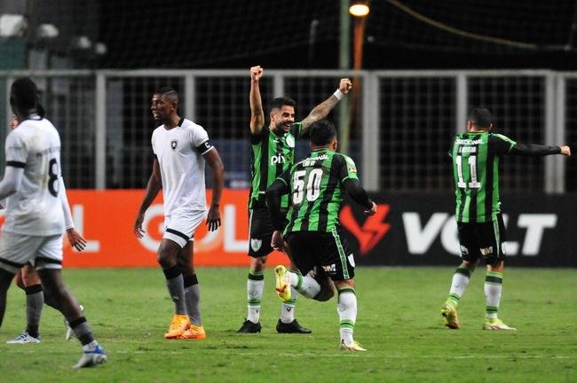 Fotos do jogo entre Amrica e Botafogo, no Independncia, em Belo Horizonte, pela stima rodada do Campeonato Brasileiro