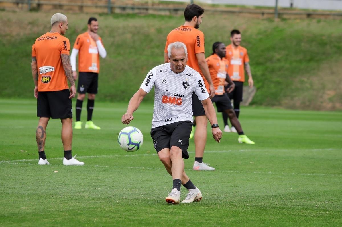 Fotos do treino do Atltico neste sbado, na Cidade do Galo. O tcnico Rodrigo Santana deve escalar o time com Wilson; Patric, Igor Rabello, Rver e Fbio Santos; Jair e Elias; Char, Vincius e Cazares; Ricardo Oliveira
