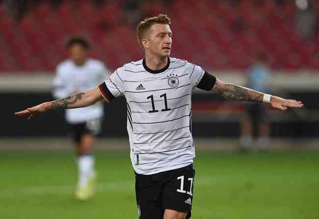 Marco Reus (Germany) - Borussia Dortmund forward suffers, once again, with problems with