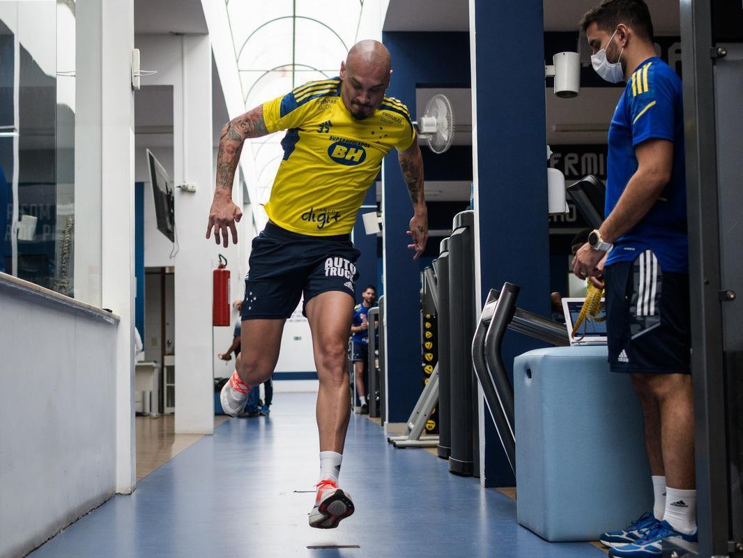 Fotos do primeiro dia de trabalho do Cruzeiro em 2022 na Toca da Raposa II