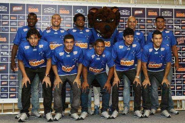 No incio da temporada 2013, o Cruzeiro apresentou 10 jogadores em evento no Mineiro