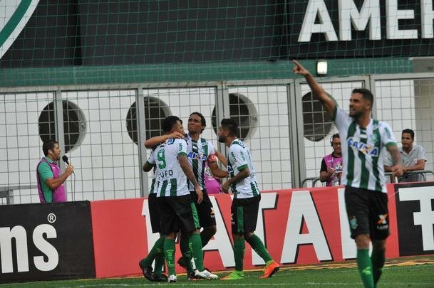 Zagueiro americano Rafael Lima marcou o gol do ttulo sobre o CRB e emocionou o Independncia