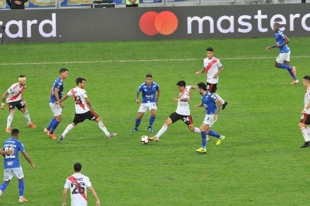 River teve boas chances no primeiro tempo e parou nas defesas de Fbio
