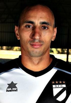 22 - Sergio Felipe: jogador de 27 anos pode atuar como zagueiro ou lateral-esquerdo. Tem vasta trajetória por clubes de menor expressão do Uruguai.