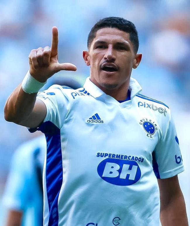 Gol de Luvannor para o Cruzeiro sobre o Grmio na Arena