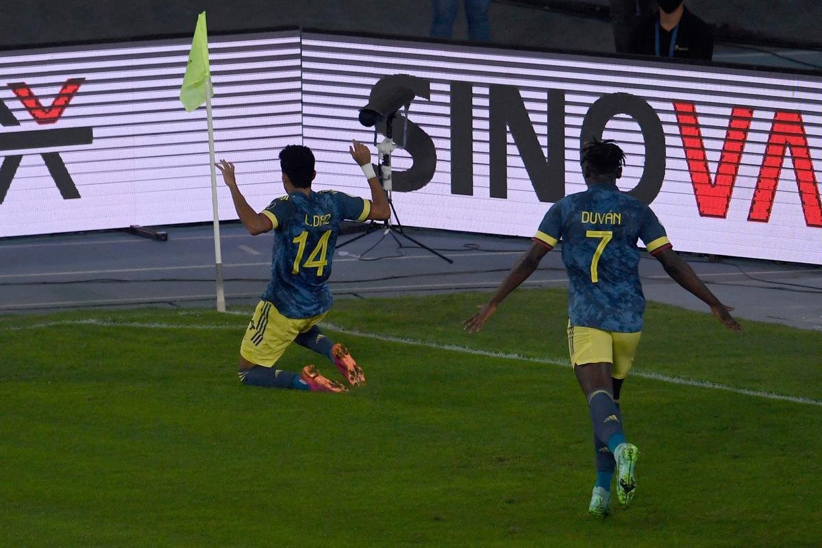 Brasil e Colmbia se enfrentaram no Estdio Nilton Santos, pelo Grupo B da Copa Amrica 