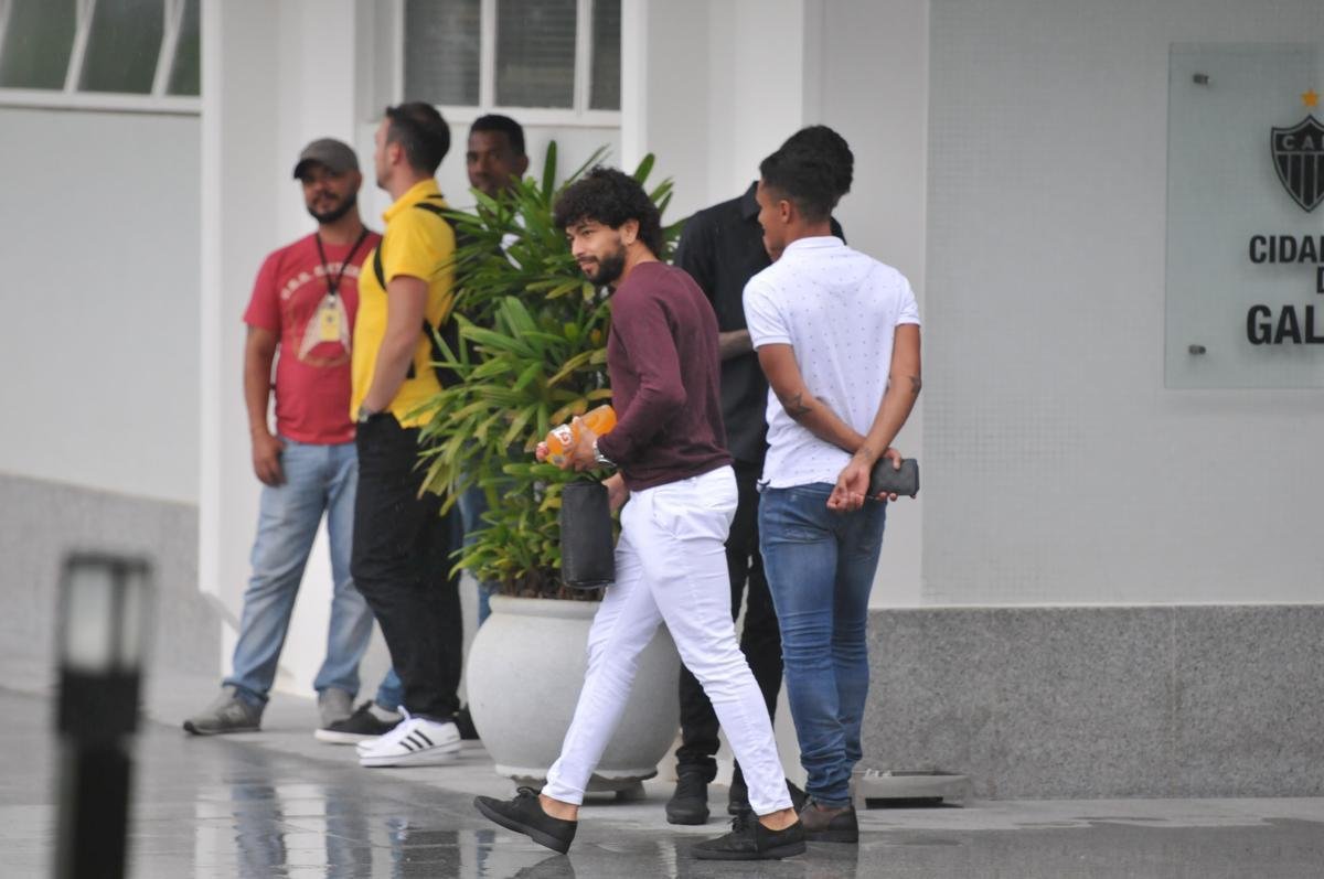 Atltico voltou ao trabalho nesta quinta-feira e apresentou Ricardo Oliveira; alm do atacante, presidente Sergio Sette Cmara e diretor de futebol Alexandre Gallo falaram com os jornalistas