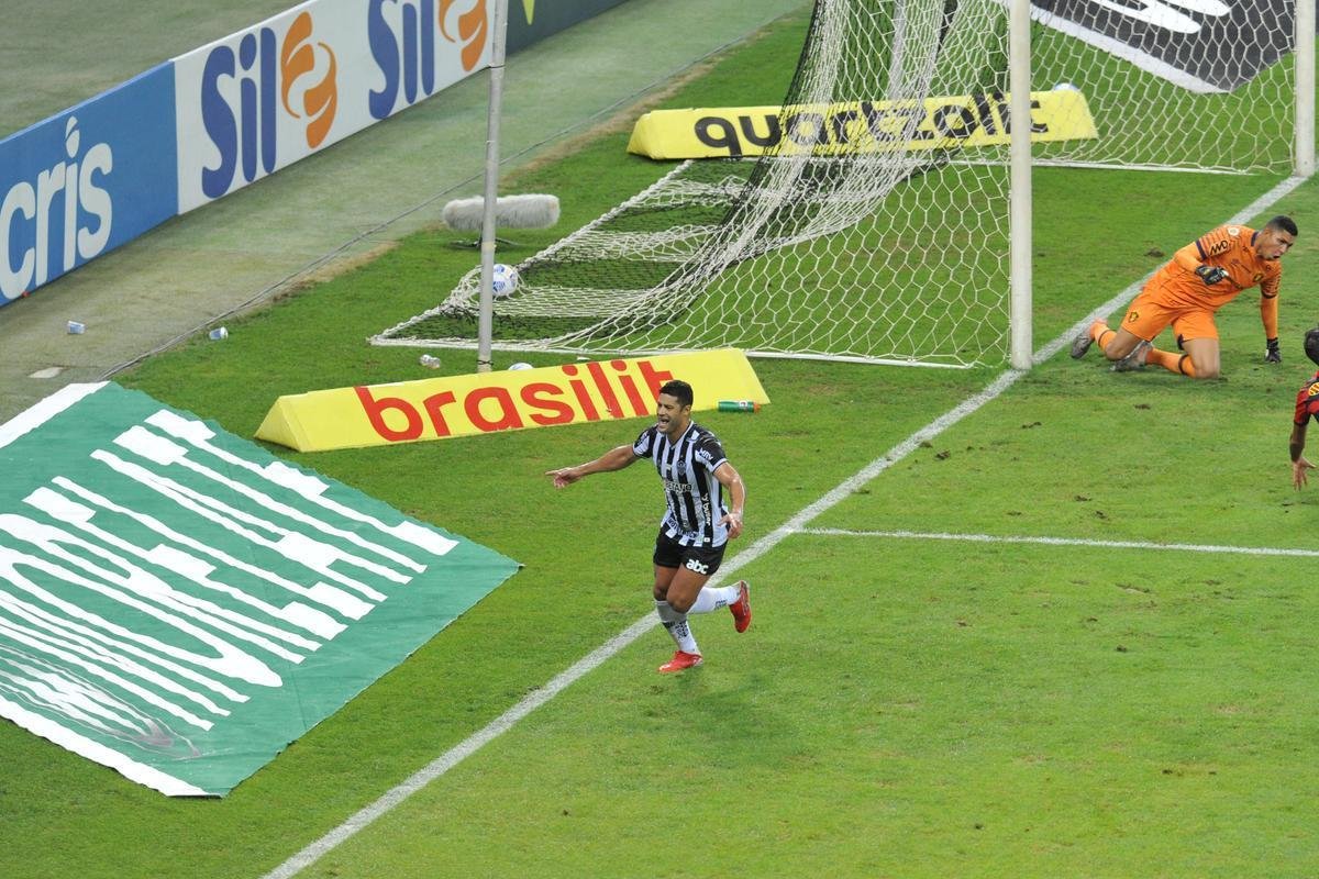 Fotos do gol de Hulk sobre o Sport. Foi segundo gol do Atltico na vitria por 3 a 0 pela 21 rodada do Brasileiro