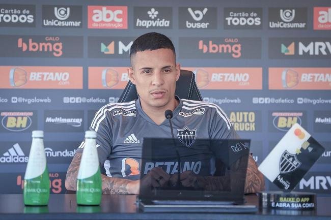 Lateral-esquerdo Guilherme Arana se recupera de uma grave leso no joelho esquerdo e s voltar a jogar em 2023.