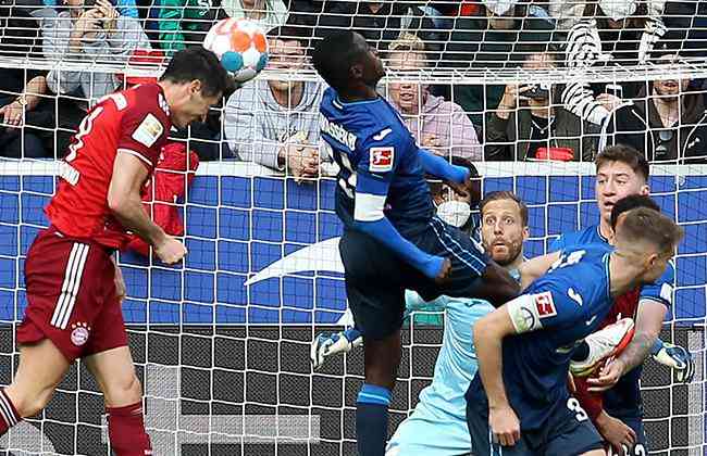 Lewandowski balançou as redes no empate pelo Campeonato Alemão 