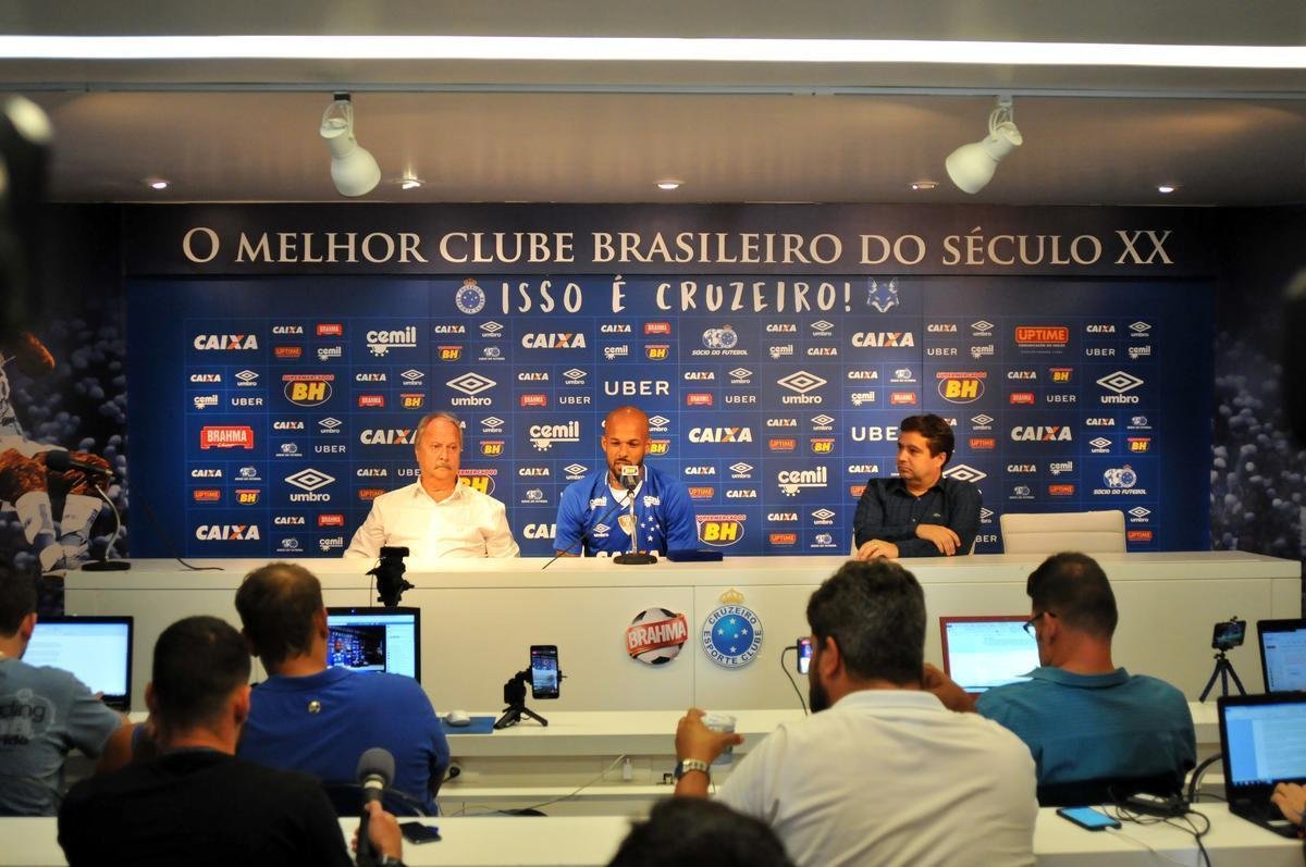 Fotos da apresentao do volante Bruno Silva no Cruzeiro (Ramon Lisboa/EM D.A Press)
