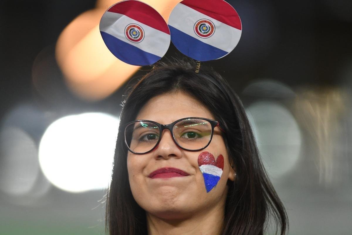 Torcedores na partida entre Argentina e Paraguai, no Mineiro, pela Copa Amrica