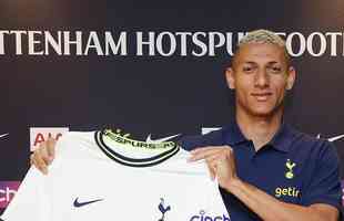 Tottenham contratou o atacante Richarlison