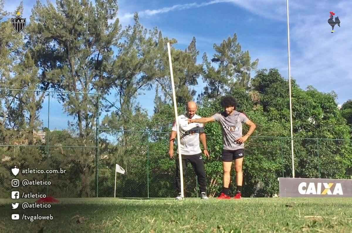Fotos do treino do Galo com Victor e Luan em campo