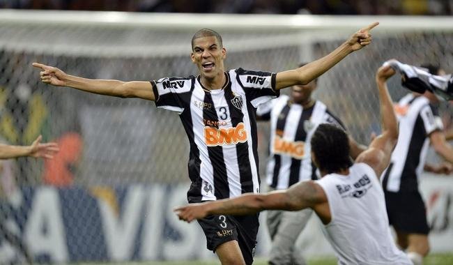 Copa Libertadores (2013) - O ttulo mais importante da histria do Atltico foi conquistado contra o Olimpia, no Mineiro. Aps derrota por 2 a 0 no Paraguai, no jogo de ida, a equipe comandada pelo tcnico Cuca devolveu o placar no Mineiro (J e Leonardo Silva marcaram) e garantiu o ttulo na disputa por pnaltis: 4 a 3. Como na final, a campanha da conquista histrica da gerao de Ronaldinho Gacho e cia. foi marcada por reviravoltas