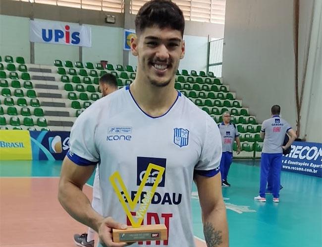 Honorato recebeu o Trofu VivaVlei e destacou a superao e a fora coletiva do Minas