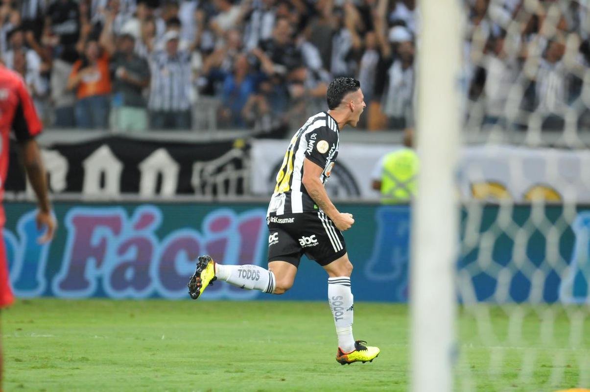 Fotos da partida entre Atltico e Athletico-PR, neste domingo (7), no Mineiro, pela 21 rodada do Campeonato Brasileiro