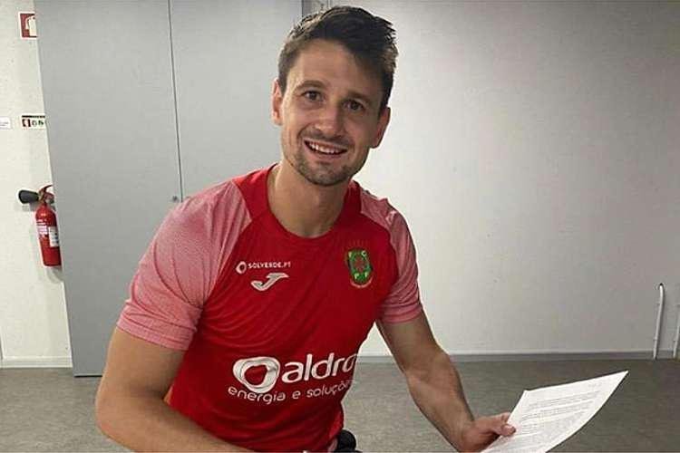 Michael - O goleiro de 25 anos foi emprestado ao Paos de Ferreira, de Portugal, onde ficar at o fim da temporada 2020/2021. Ao trmino do contrato, em junho, o clube portugus ter a opo de adquirir 70% dos direitos econmicos do jogador.