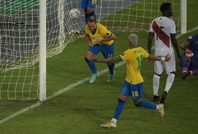 Brasil e Peru se enfrentaram pela segunda rodada do Grupo B da Copa Amrica