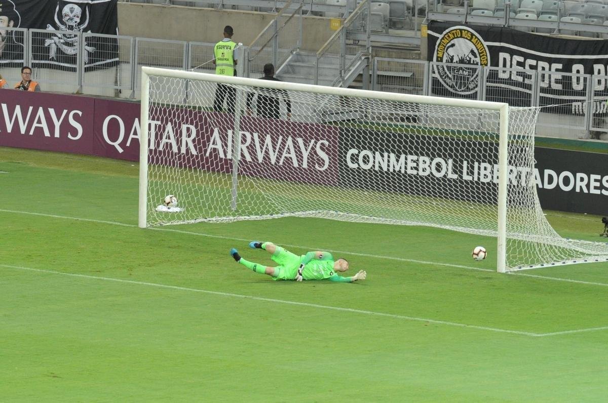 Fotos do duelo entre Atltico e Cerro Porteo, no Mineiro, pelo Grupo E da Copa Libertadores