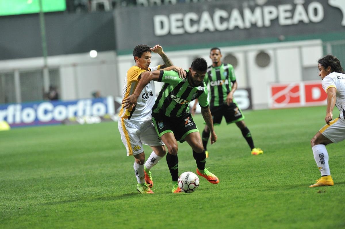 Imagens da partida entre Amrica e Cricima, no Independncia, pela Srie B do Brasileiro