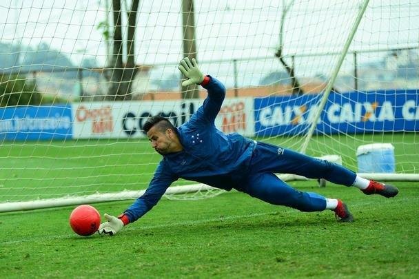 Imagens do treino do Cruzeiro nesta sexta-feira (12/10), antes do jogo contra o Vasco, pelo Brasileiro