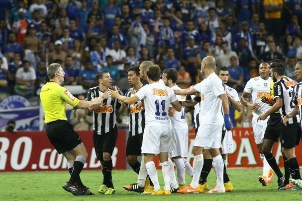 Imagens da deciso entre Cruzeiro e Atltico no Mineiro