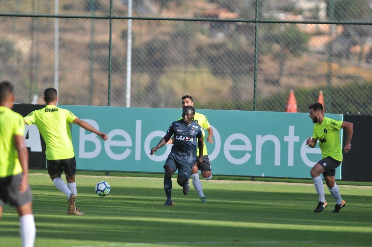 Atltico derrotou Coimbra em jogo-treino na Cidade do Galo com gols de Galdezani, Edinho e Fbio Santos
