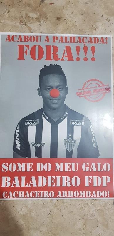 Imagens do protesto da torcida do Atltico na sede de Lourdes