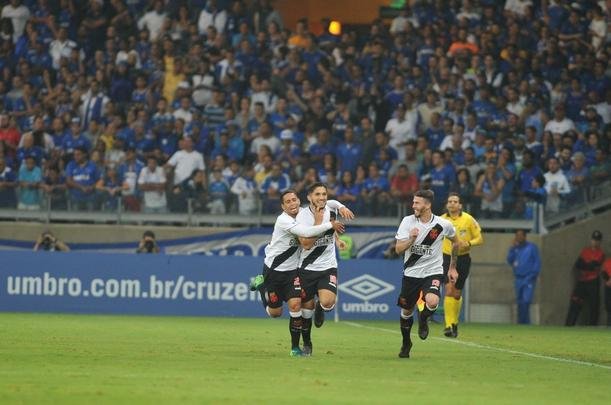 Andrey abriu o placar para o Vasco, aos 18 minutos, aps vacilo de Egdio: 1 a 0