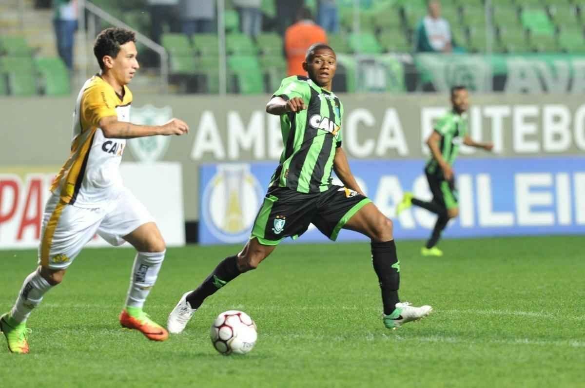 Imagens da partida entre Amrica e Cricima, no Independncia, pela Srie B do Brasileiro