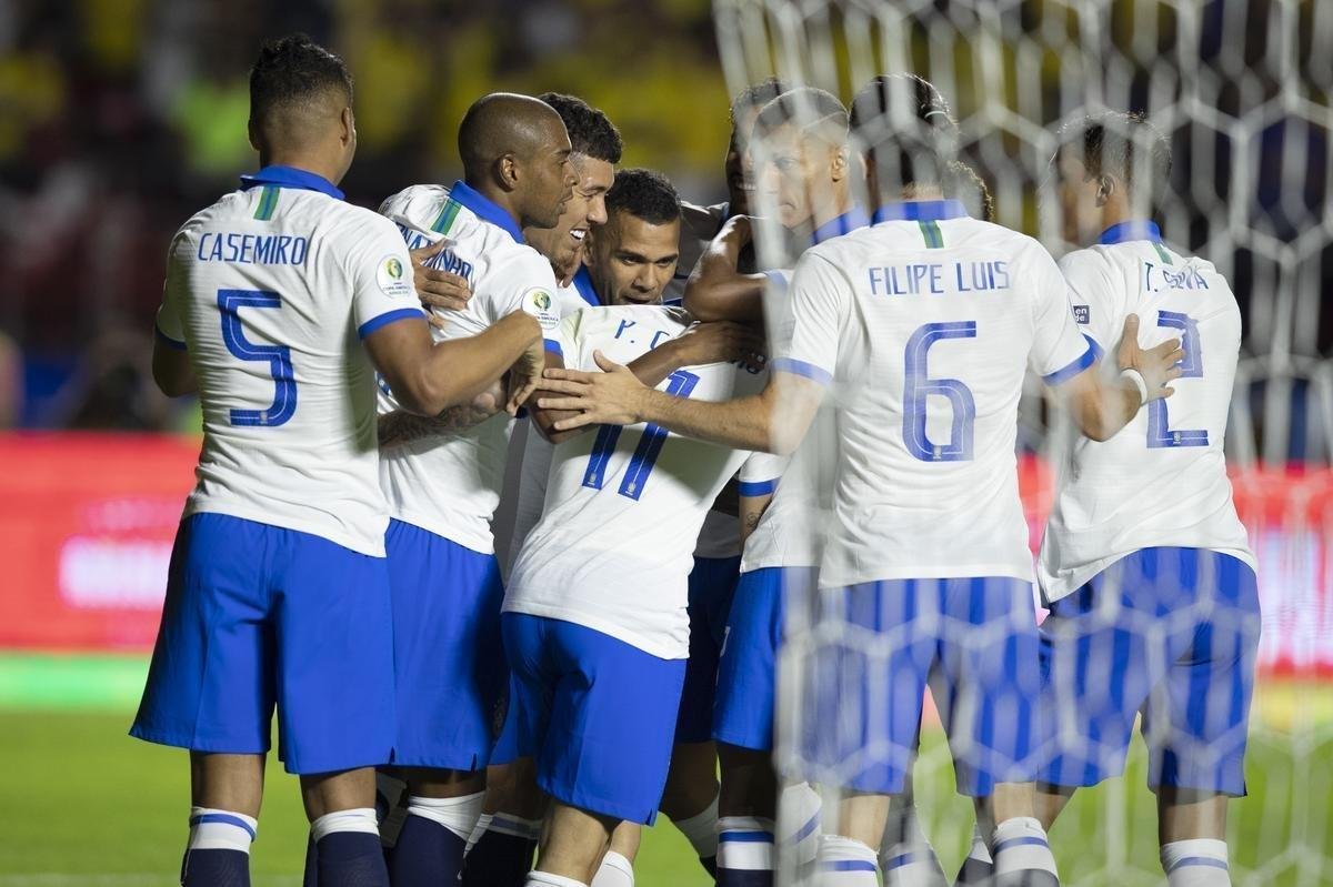 Seleo venceu com dois gols de Coutinho e um de Everton Cebolinha