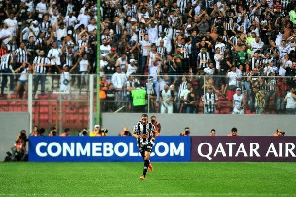 Lances do primeiro tempo de Atltico x La Equidad, no primeiro tempo