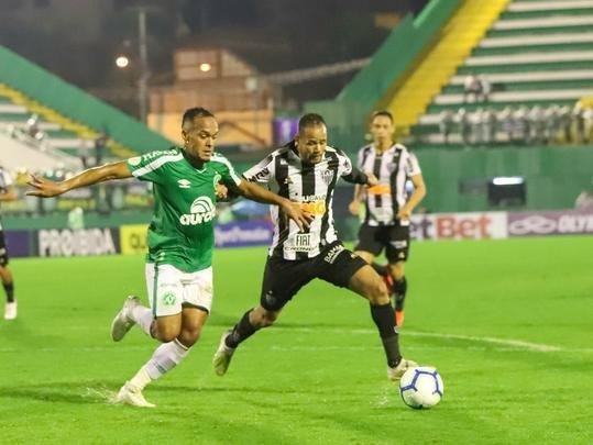 Atlético venceu a Chapecoense de virada por 2 a 1