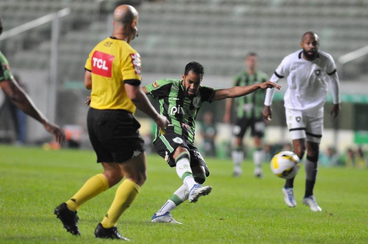 Fotos da vit�ria do Am�rica sobre o Botafogo, por 3 a 0, no Independ�ncia, em Belo Horizonte, pelas oitavas de final da Copa do Brasil. Wellington Paulista, Danilo Avelar e Al� marcaram os gols da vit�ria do Coelho no Horto