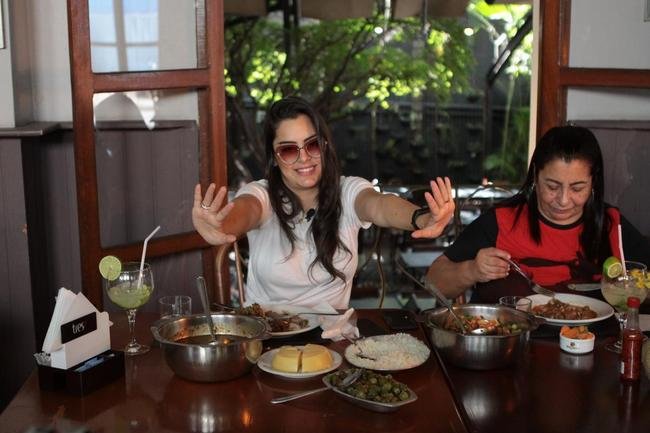 Na primeira vez de Larissa Riquelme em Belo Horizonte, levamos a modelo e apresentadora paraguaia para um verdadeiro banquete de pratos tpicos da culinria mineira. E ela adorou!