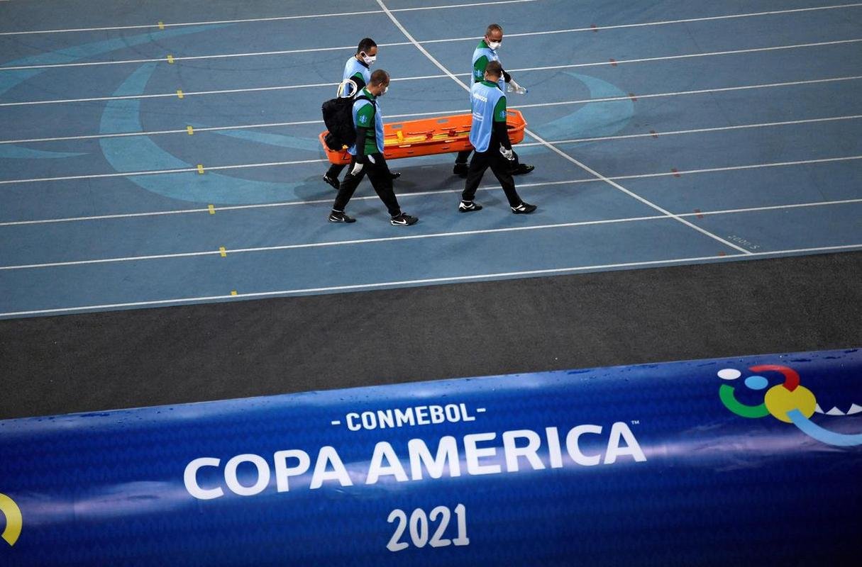 Brasil e Colmbia se enfrentaram no Estdio Nilton Santos, pelo Grupo B da Copa Amrica 