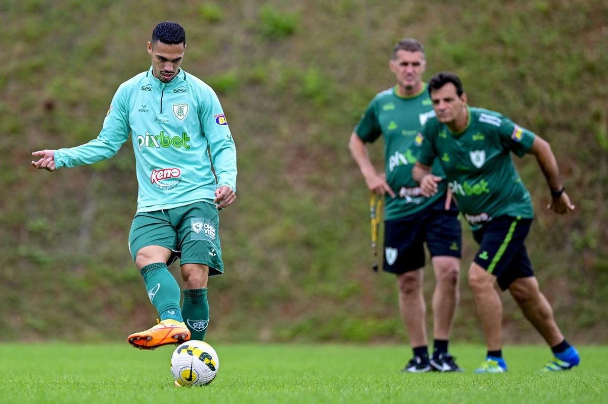 Amrica treina nesta segunda-feira (31/10), no CT Lanna Drumond, focado na partida contra o Internacional