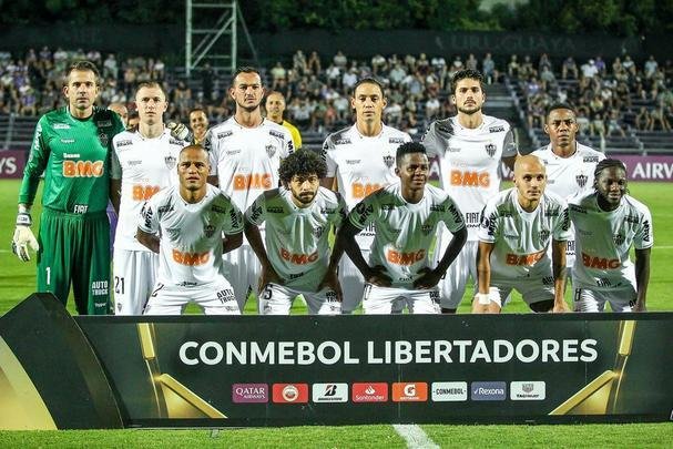 Imagens da partida entre Defensor e Atlético, em Montevidéu, pela Libertadores