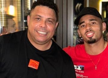 Atacante da Seleção Brasileira é sócio do Fenômeno na empresa R9  Gestão Patrimonial & Financeira; Vinícius Júnior e Éder Militão também estiveram no local 